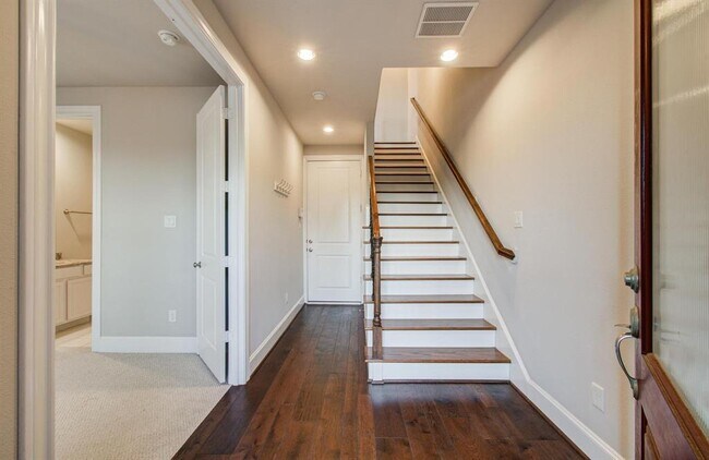 Photo - 610 Delano St Townhome