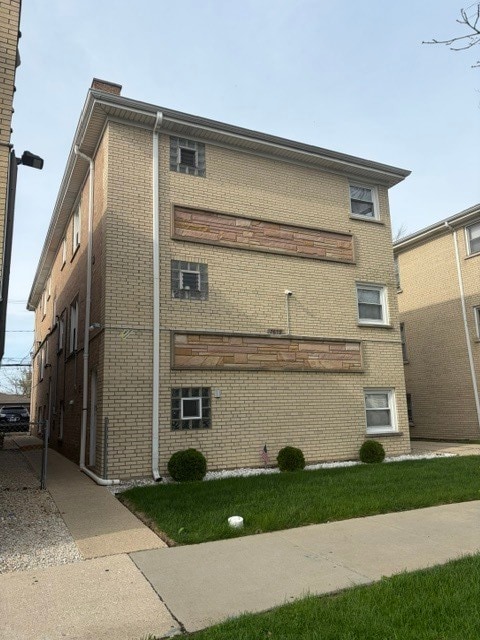 Building Photo - 7612 W Belmont Ave