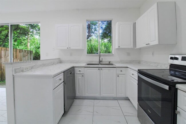 Foto del edificio - 1543 SE 24th Ct