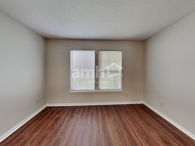 Foto del edificio - 10296 Kings Gap Way