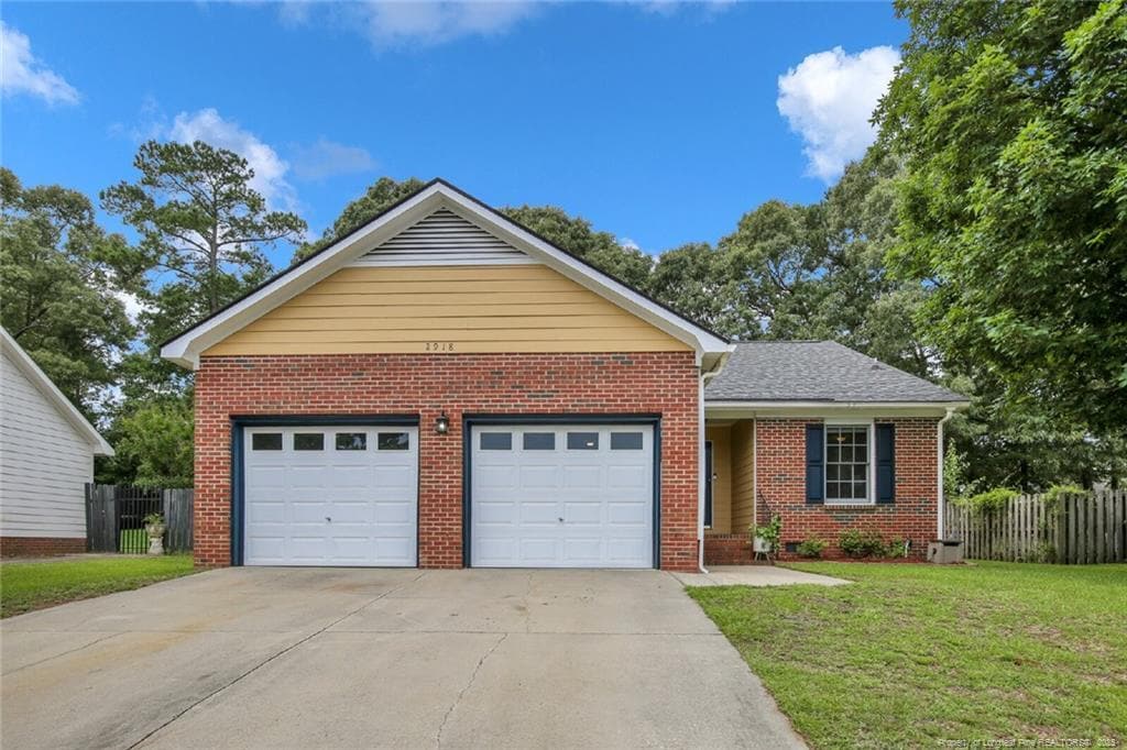 Primary Photo - 2918 Coachway Dr