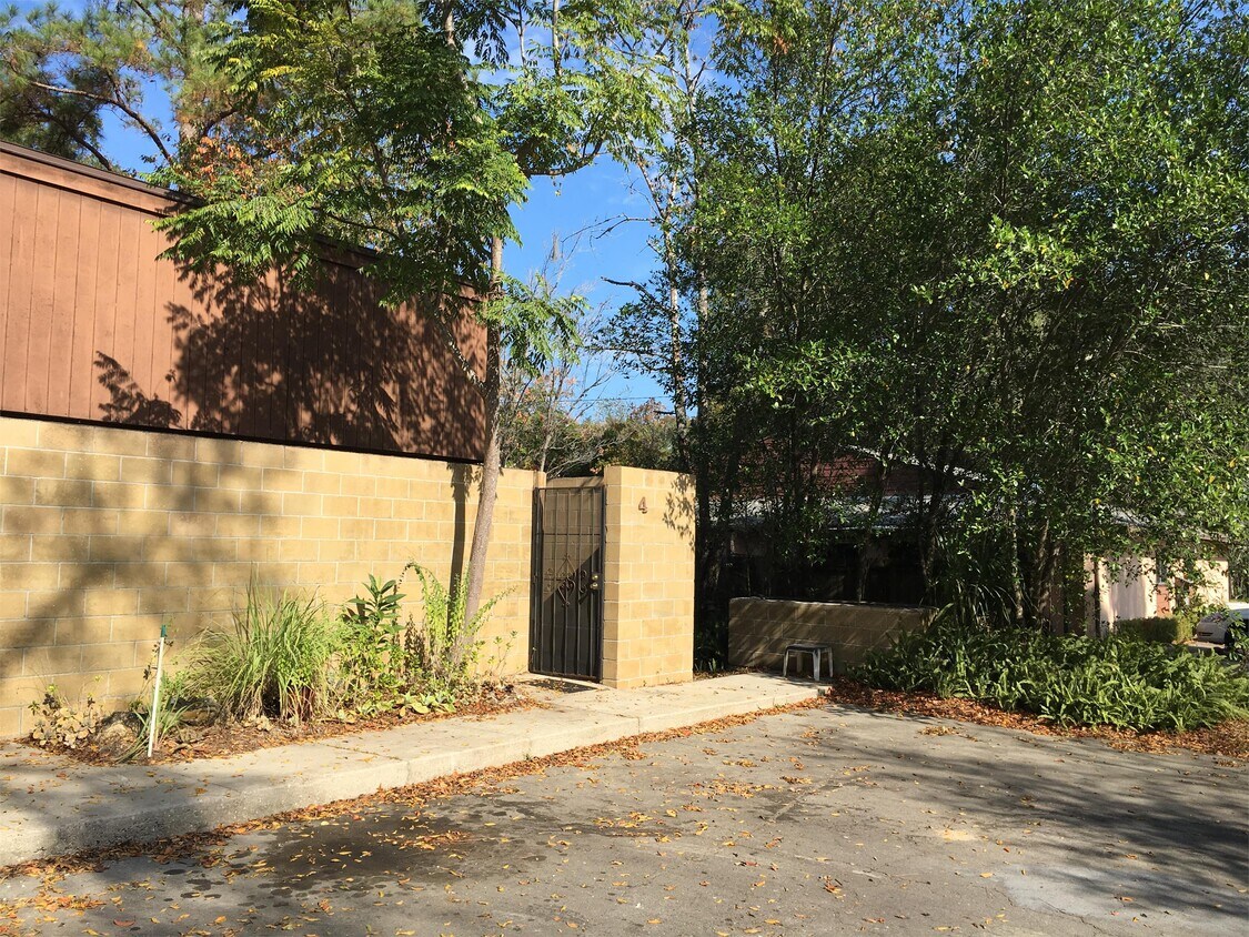 Primary Photo - 2348 SW 34th Pl