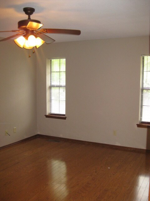 Foto del edificio - Beautiful Three Bedroom in North Norman wi...