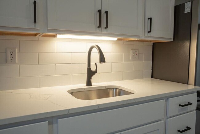 Foto del edificio - 180 N Main St