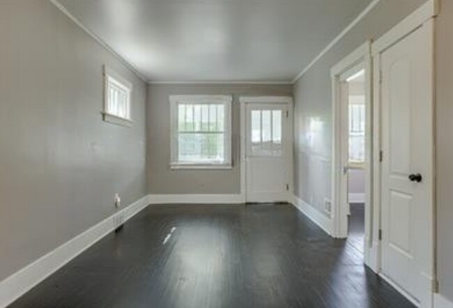 Foto del edificio - 2722 Crown Point Ave