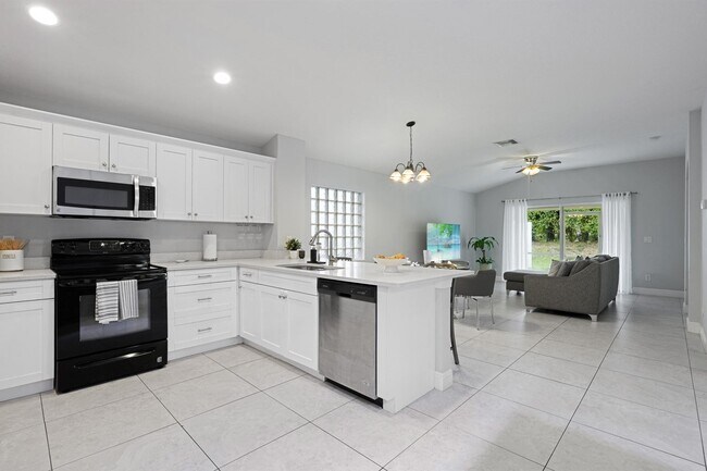 Building Photo - 6791 Lantern Key Dr