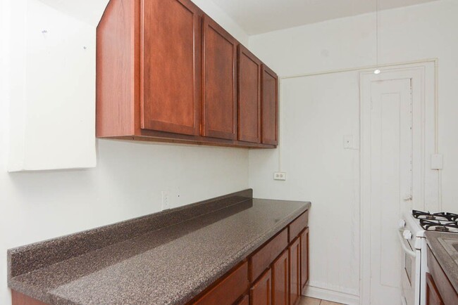 Building Photo - 4832 N Damen Ave