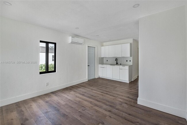 Building Photo - 6905 NW 4th Ct