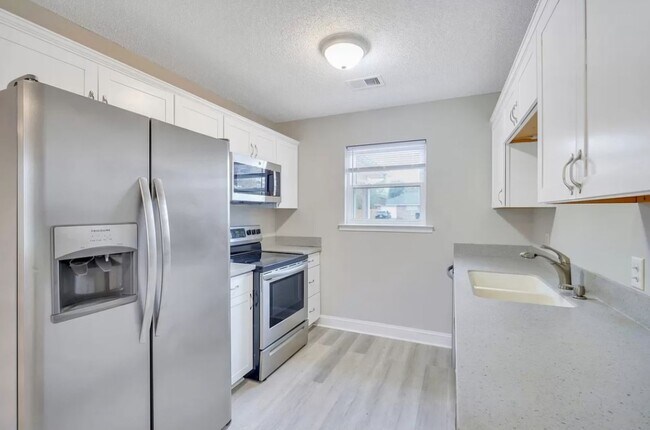 Foto del edificio - 3 bed 2 bath in Hinesville!