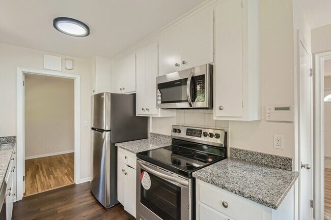 Foto del edificio - 5206 Paul Drive, Brooklyn Center, MN, 55429