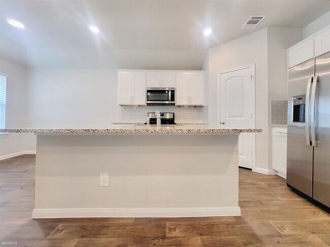 Building Photo - 3 br, 2 bath House - 125 Solitude Dr