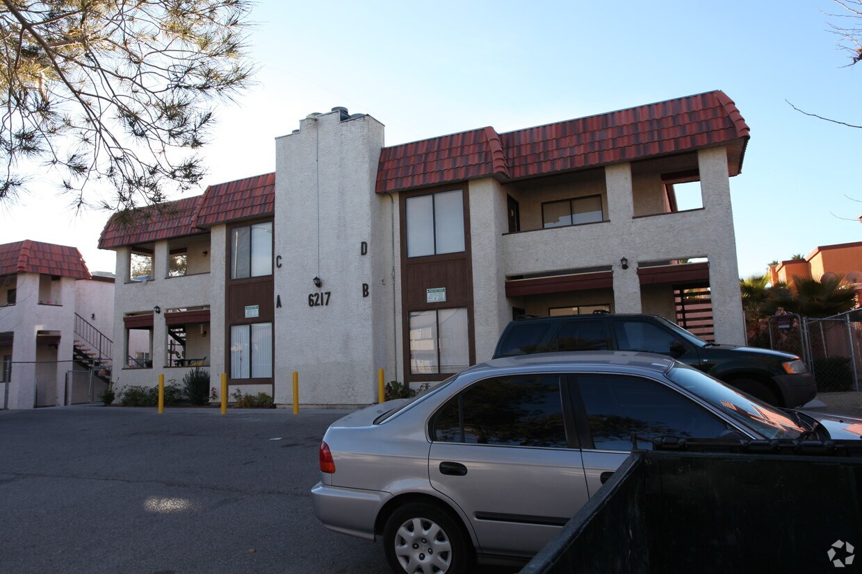 Building Photo - 6217 Ilanos Ln