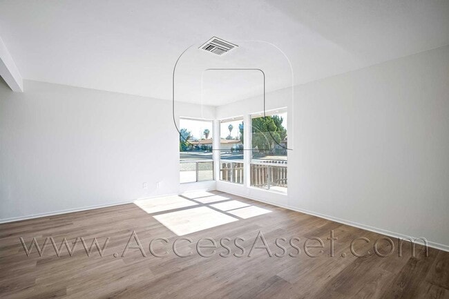 Building Photo - Modern And Spacious 2 Bed/2 Bath Duplex In Hemet!