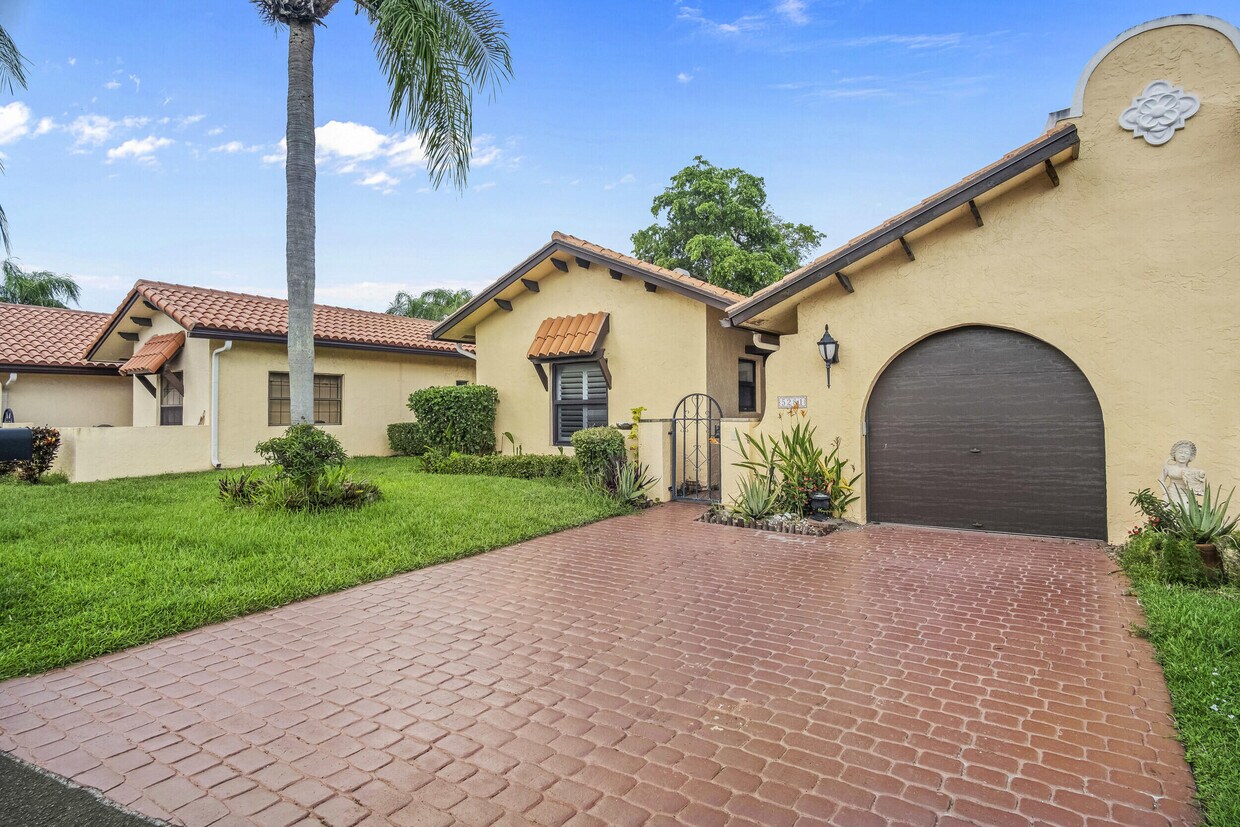 Primary Photo - 5281 Bolero Cir