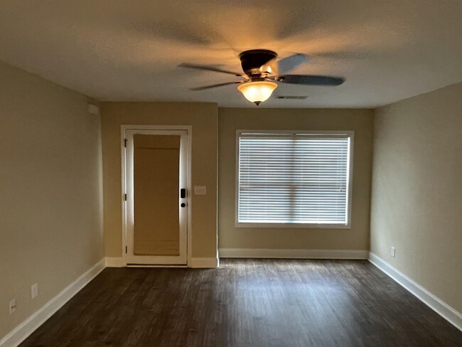 Building Photo - 26 Hickory Heights Dr
