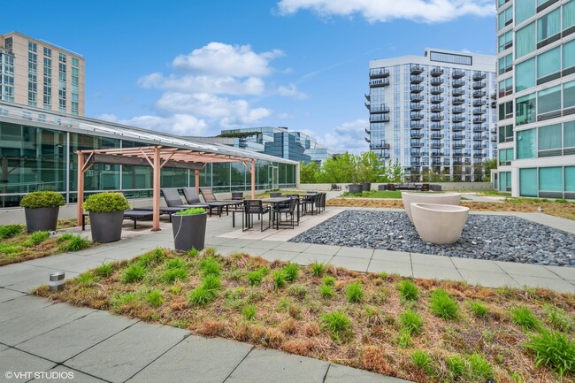 Foto del edificio - 1720 Maple Ave