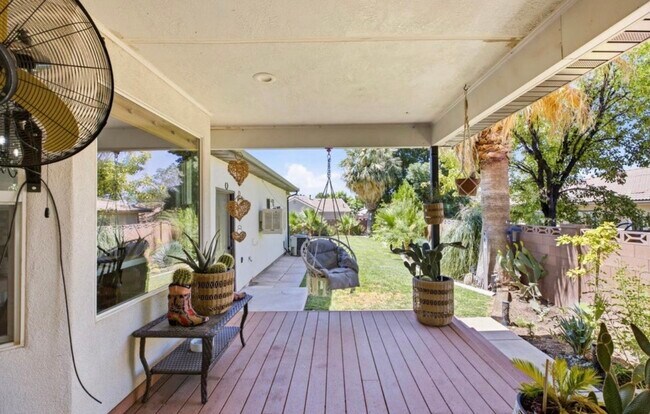 Building Photo - 930 S Indian Cir