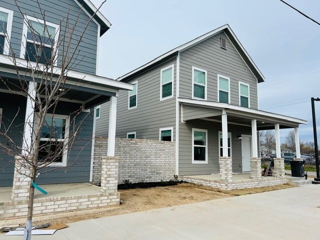 Building Photo - 702 E Johnson Ave