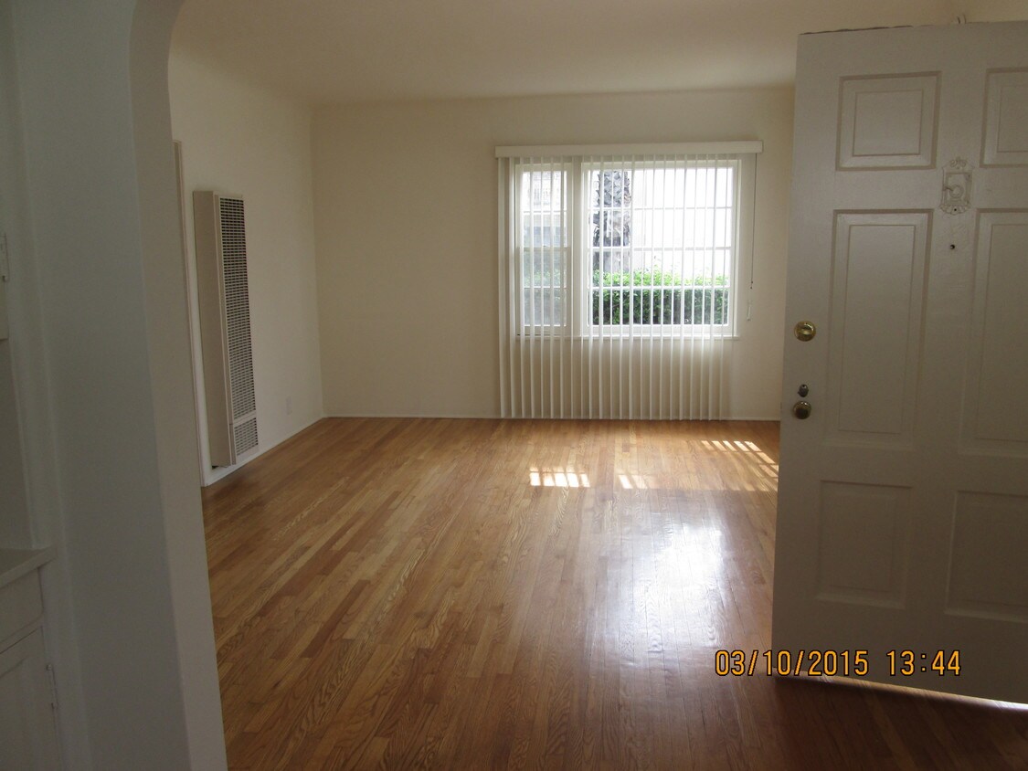 Primary Photo - 825 21st St