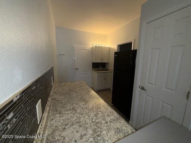 Building Photo - 2180 Country Club Dr
