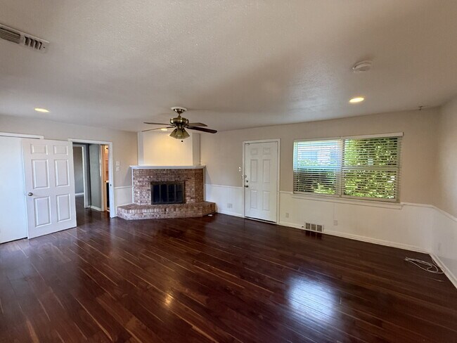 Foto del edificio - 3525 Cripple Creek Dr