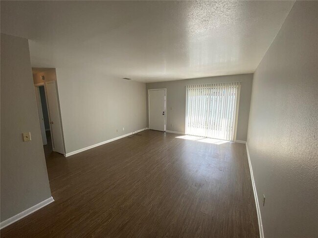 Building Photo - 2901 SE 50th Ct