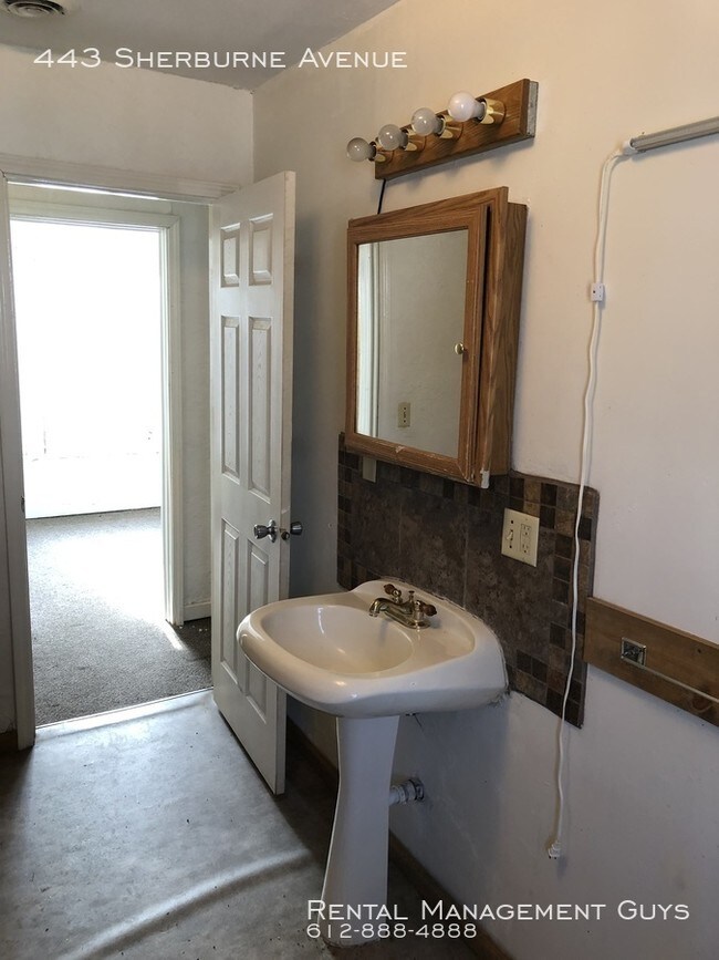 Foto del edificio - Large 3 Bedroom Close to Everything