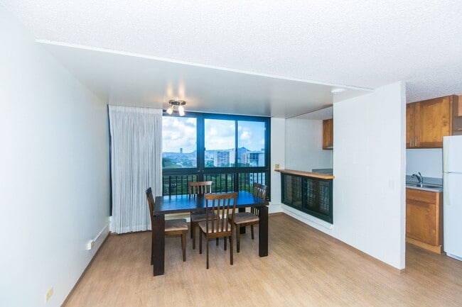 Building Photo - 1541 Dominis Street #1503