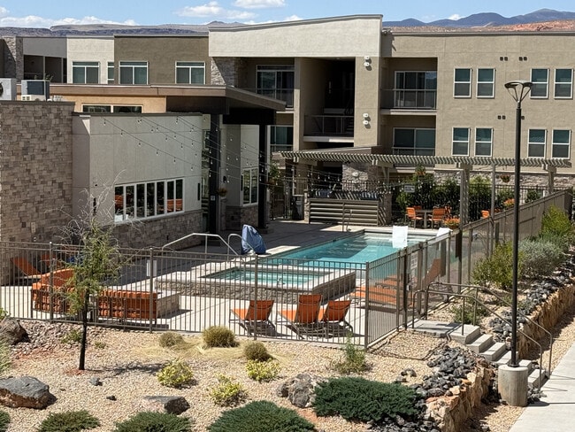 Building Photo - La Vida at Sienna Hills
