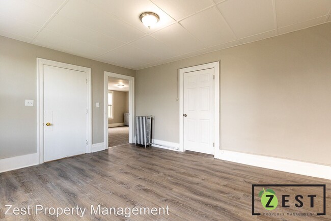 Building Photo - 3 br, 1 bath Apartment - 3938 - 3940 Mitch...