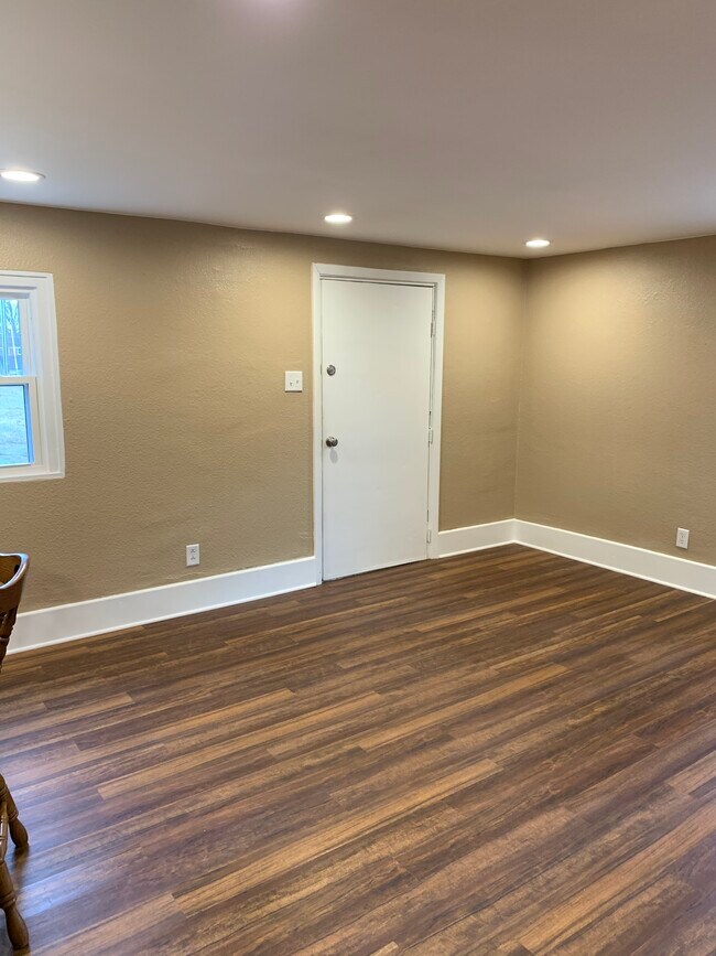 Foto del edificio - 303 Emma St