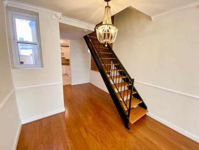 Building Photo - Lovely Two-Bedroom Fells Point Home w/ Pri...