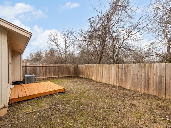 Building Photo - 706 Rollingway Dr