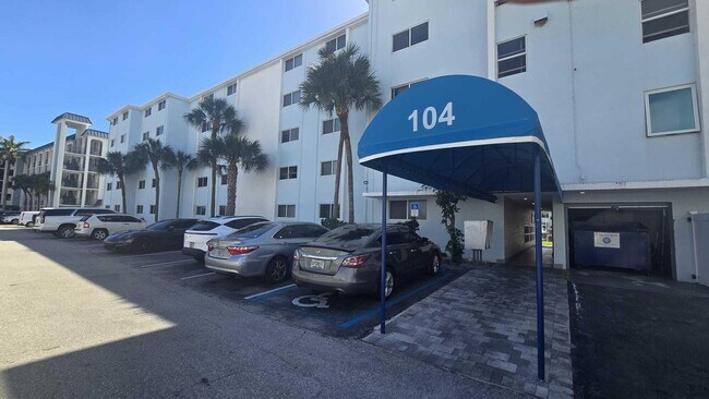 Foto del edificio - 104 Paradise Harbour Blvd