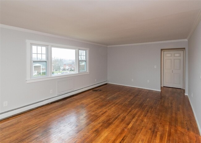 Building Photo - 136 N Chestnut St