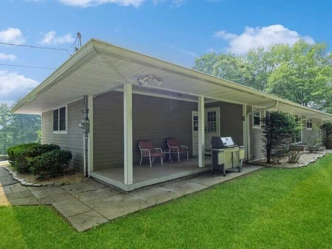 Building Photo - 21 Vail Rd