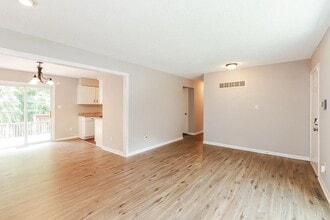 Building Photo - 701 SE Redwood Ln