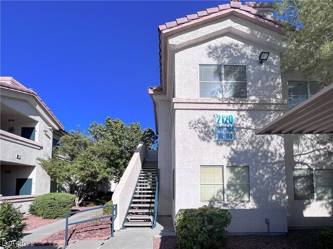 Building Photo - 2120 Calville St