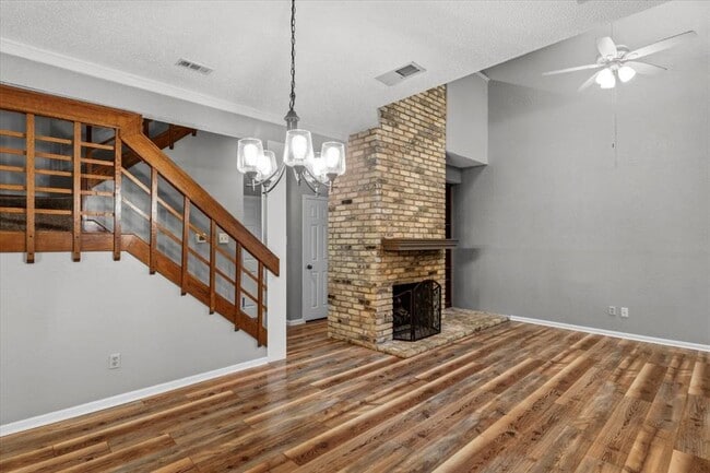 Building Photo - 10819 Crown Colony Dr