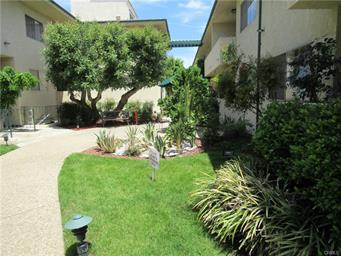 Foto del edificio - 5328 Newcastle Ave