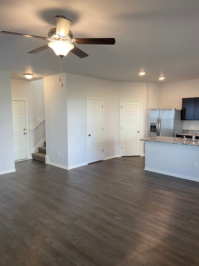 Foto del edificio - *Pre-leasing* Three Bedroom | Two and a Ha...