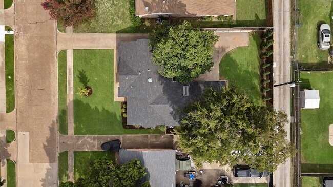 Building Photo - 715 Terryland Dr
