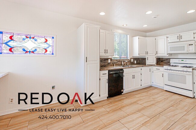 Foto del edificio - 3396 McLaughlin Ave
