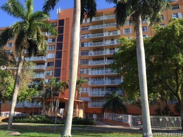 Foto principal - 2450 NE 135th St