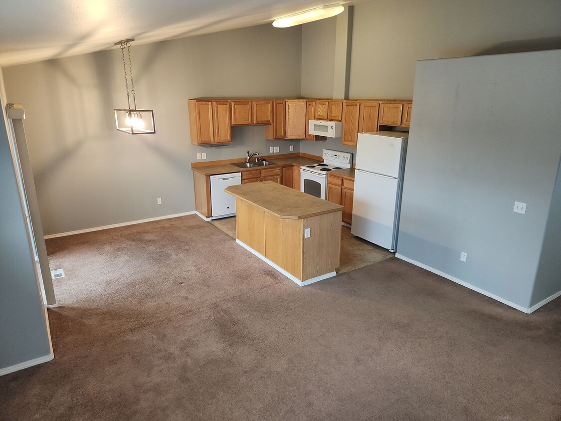 Primary Photo - 4 Bed 2 Bath 10 minutes from JBER