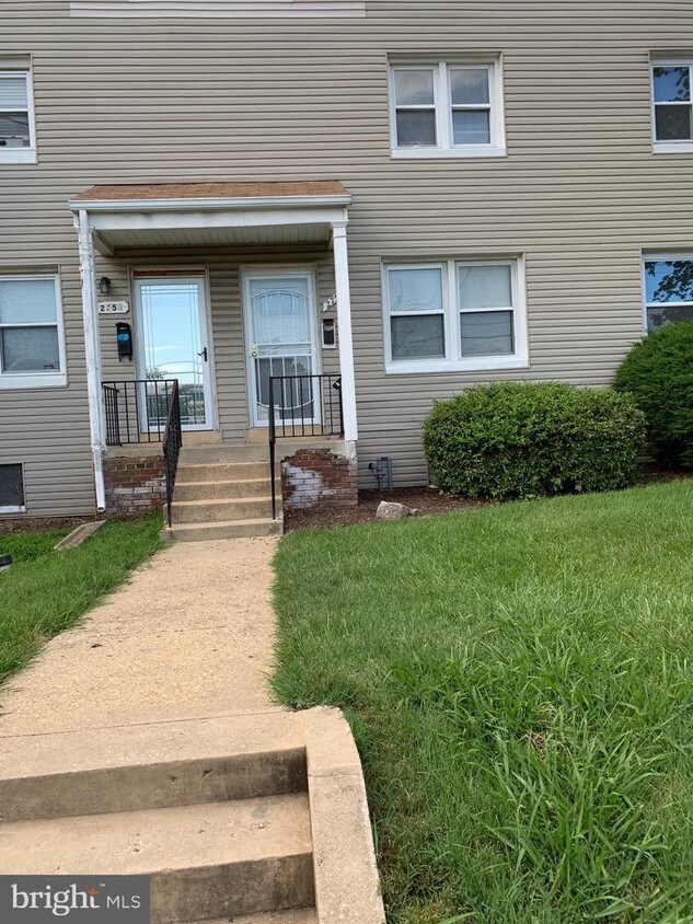Foto principal - 2758 Iverson St