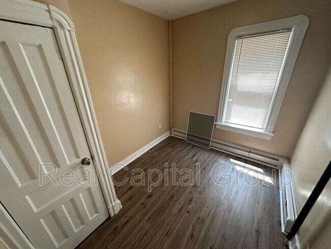 Building Photo - 1691 Foster Ave
