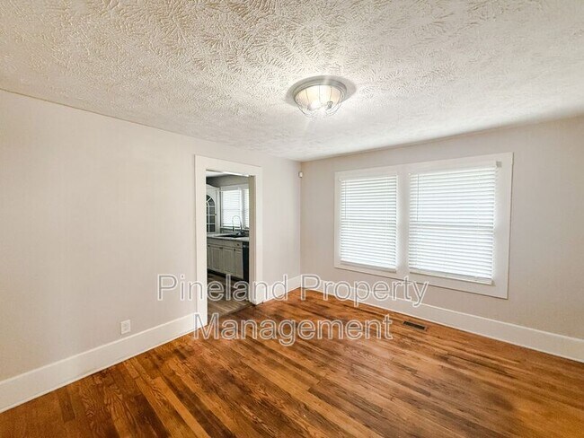 Foto del edificio - 316 Broadfoot Ave