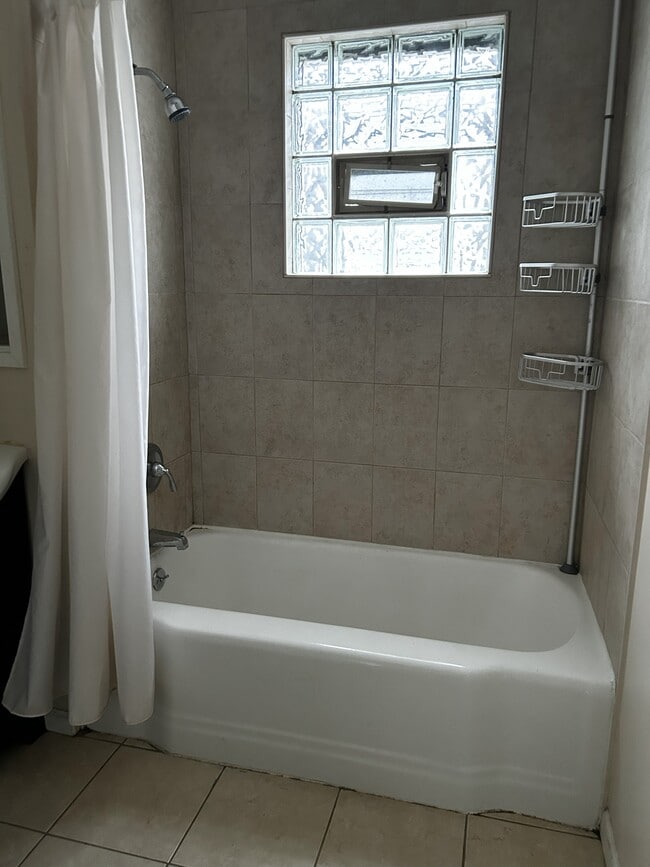 Building Photo - 1742 W Cullerton St