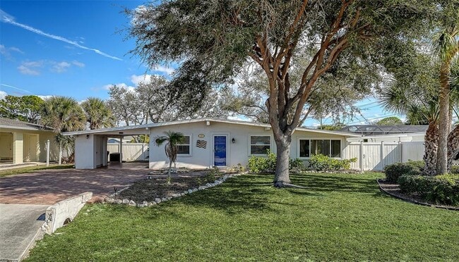 Building Photo - 817 Harbor Dr S